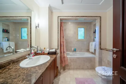 Vila u Meadows, Dubai, UAE 6 spavaćih soba, 596 m2 Br. 737861 - fotografija 15