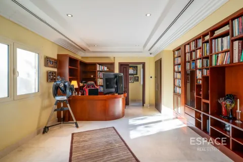 Vila u Meadows, Dubai, UAE 6 spavaćih soba, 596 m2 Br. 737861 - fotografija 19