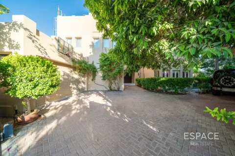 Vila u Meadows, Dubai, UAE 6 spavaćih soba, 596 m2 Br. 737861 - fotografija 20