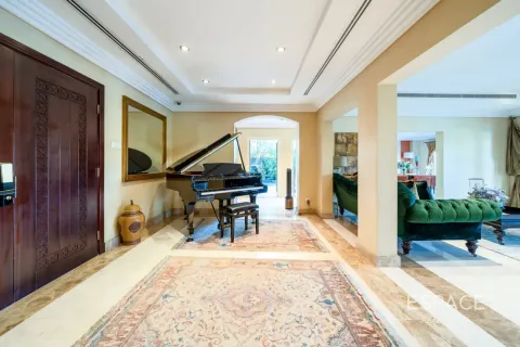 Vila u Meadows, Dubai, UAE 6 spavaćih soba, 596 m2 Br. 737861 - fotografija 10