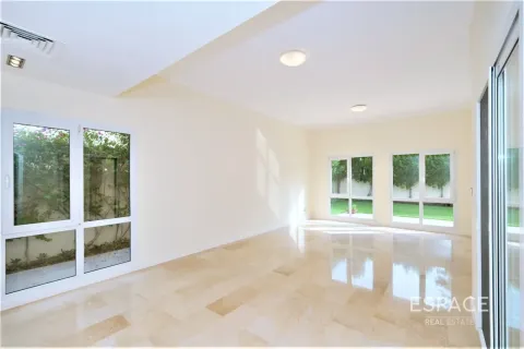 Vila u Meadows, Dubai, UAE 4 spavaćih soba, 332 m2 Br. 737863 - fotografija 7
