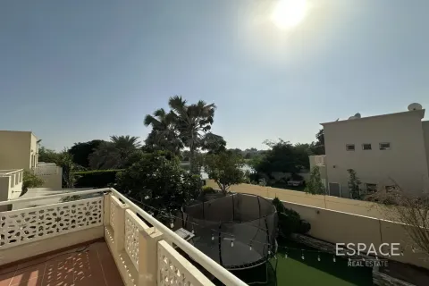 Vila u Meadows, Dubai, UAE 4 spavaćih soba, 332 m2 Br. 737863 - fotografija 2