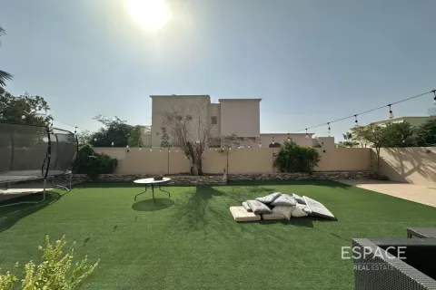 Vila u Meadows, Dubai, UAE 4 spavaćih soba, 332 m2 Br. 737863 - fotografija 3