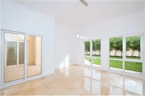 Vila u Meadows, Dubai, UAE 4 spavaćih soba, 332 m2 Br. 737863 - fotografija 6