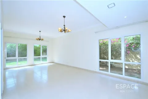 Vila u Meadows, Dubai, UAE 4 spavaćih soba, 332 m2 Br. 737863 - fotografija 10