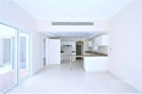 Vila u Meadows, Dubai, UAE 4 spavaćih soba, 332 m2 Br. 737863 - fotografija 9
