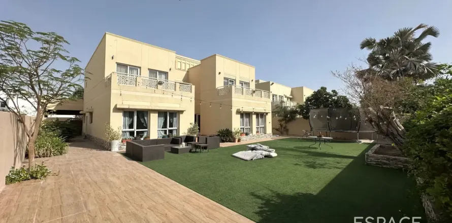 Vila u Meadows, Dubai, UAE 332 m2, 4 spavaćih soba Br. 737863