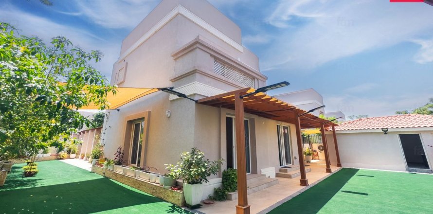 Villa asukohaga Dubai, AÜE: 5 magamistoaga, 564.4 m² Nr 708170