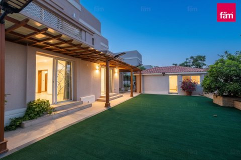 Üürile anda villa asukohaga Dubai, AÜE: 5 magamistoaga, 564.4 m² Nr 708170 - pilt 15