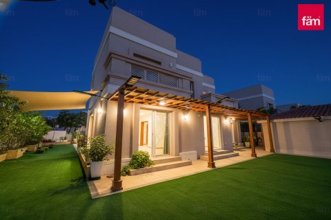 Villa em Dubai, EAU 5 quartos, 564.4 m2 № 708170