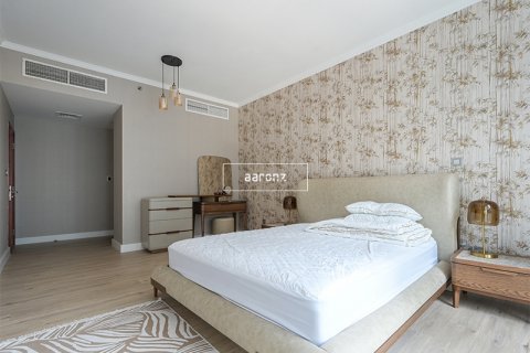 Apartment in Jumeirah Lake Towers, Dubai, UAE 1 bedroom, 92.1 sq.m. № 636691 - photo 4