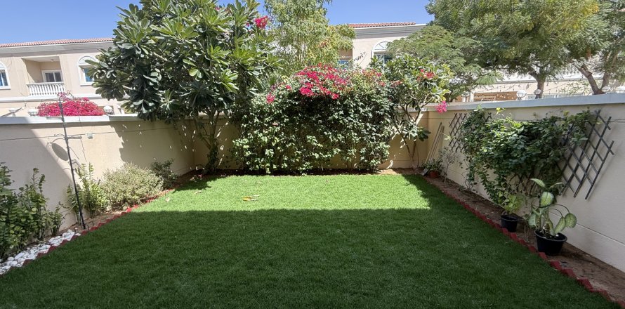 Shtëpi në qytet në Jumeirah Village Triangle, Dubai, Emiratet e Bashkuara Arabe 2 dhoma gjumi, 240 m2. № 696027