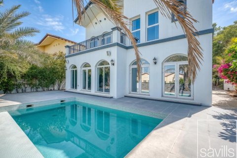 Vila di Jumeirah Golf Estates, Dubai, UAE 4 bilik tidur, 704.48 meter persegi № 747523 - foto 1