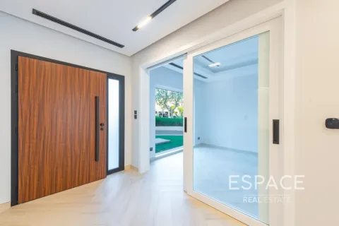 Müüa villa asukohaga Meadows, Dubai, AÜE: 4 magamistoaga, 390 m² Nr 738011 - pilt 7