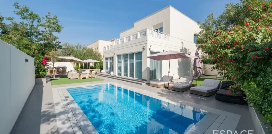 Villa asukohaga Meadows, Dubai, AÜE: 4 magamistoaga, 390 m² Nr 738011