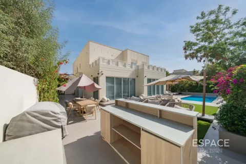 Müüa villa asukohaga Meadows, Dubai, AÜE: 4 magamistoaga, 390 m² Nr 738011 - pilt 18