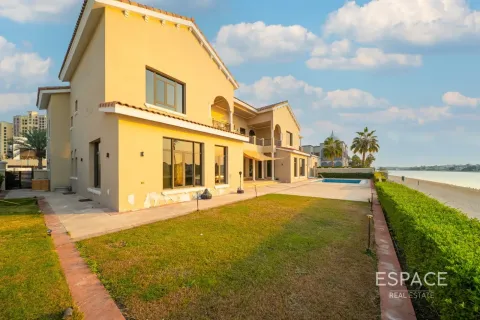 Villa in Palm Jumeirah, Dubai, UAE 6 bedrooms, 650 sq.m. № 738012