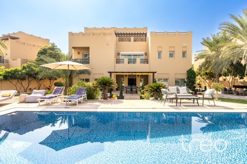 Villa till försäljning i Arabian Ranches, Dubai, UAE 5 sovrum, 671.69 kvm Nr. 733895 - fotografi 2