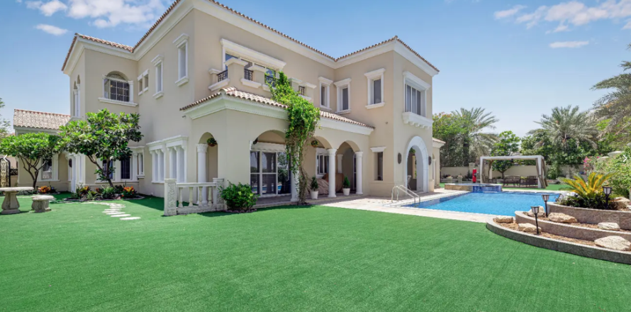 Villa asukohaga Arabian Ranches, Dubai, AÜE: 6 magamistoaga, 1063.93 m² Nr 733896