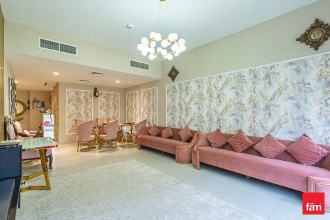 Villa in Dubai, UAE 4 bedrooms, 227.4 sq.m. № 633833 - photo 7