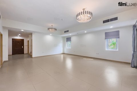 Villa in Dubai, UAE 4 bedrooms, 457.2 sq.m. № 652223 - photo 29