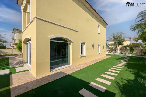 Villa in Dubai, UAE 4 bedrooms, 457.2 sq.m. № 652223 - photo 6