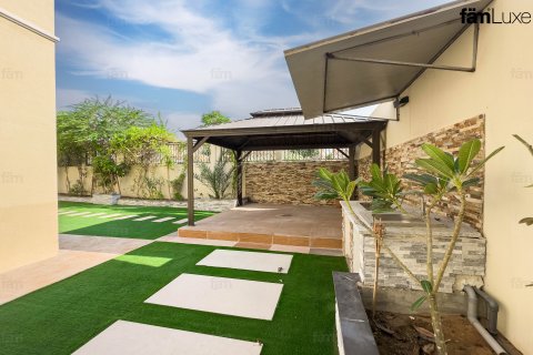 Villa in Dubai, UAE 4 bedrooms, 457.2 sq.m. № 652223 - photo 2