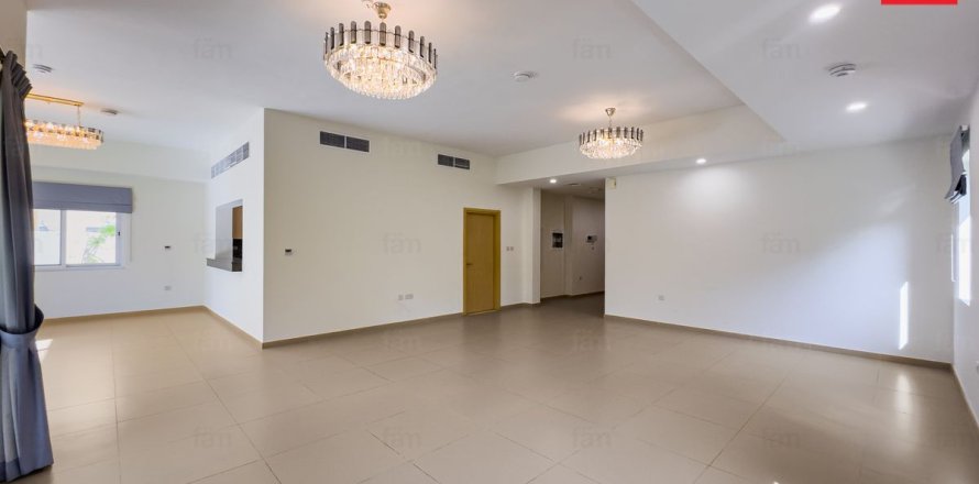 Villa itt: Dubai, EAE, 4 hálószoba, 457.2 m², azonosító: 652223
