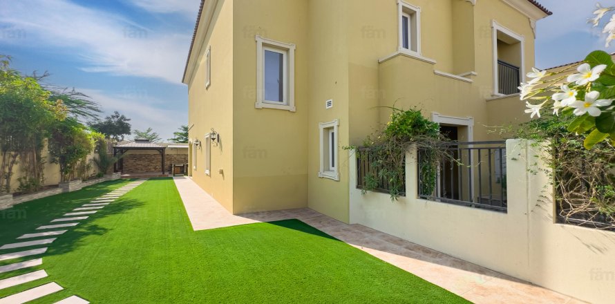 Villa in Dubai, UAE 4 bedrooms, 457.2 sq.m. № 652223