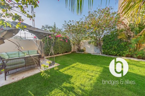 Vila u Dubai Hills Estate, UAE 201 m2, 3 spavaćih soba Br. 711064