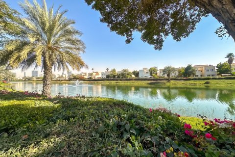 فيلا للبيع في دبي، الإمارات العربية المتحدة 4 غرفة نوم ، 827 متر مربع ، رقم 734182 - صورة 2