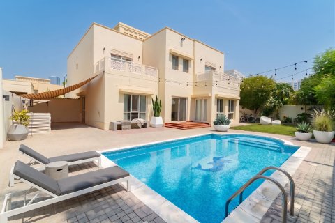 Vilë në Al Wasl, Dubai, Emiratet e Bashkuara Arabe 6 dhoma gjumi, 628 m2. № 734181
