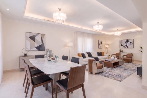Villa till försäljning i Al Wasl, Dubai, UAE 6 sovrum, 628 kvm Nr. 734181 - fotografi 2