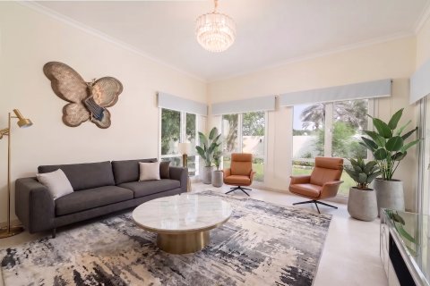 Villa till försäljning i Al Wasl, Dubai, UAE 6 sovrum, 628 kvm Nr. 734181 - fotografi 3