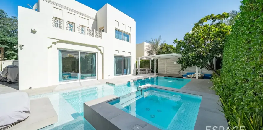 Villa i Arabian Ranches, Dubai, UAE 5 soveværelser, 418 kvm № 738029