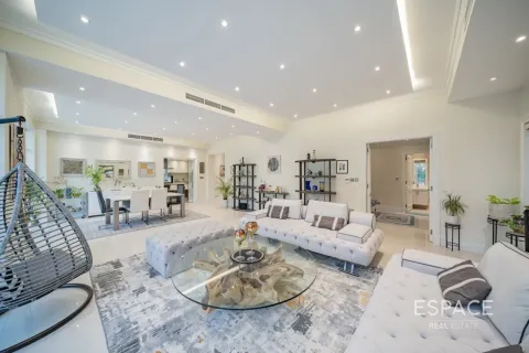 Villa til salg i Jumeirah Village Triangle, Dubai, UAE 5 soveværelser, 448 kvm № 738032 - foto 2