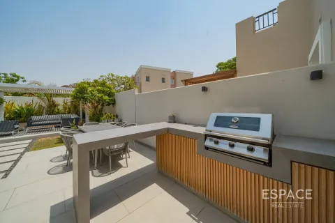 Βίλα σε Arabian Ranches, Dubai, ΗΑΕ 3 υπνοδωμάτια, 226 τ.μ. Αρ. 649532 - φωτογραφία 14