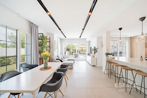 Βίλα σε Arabian Ranches, Dubai, ΗΑΕ 3 υπνοδωμάτια, 226 τ.μ. Αρ. 649532 - φωτογραφία 1