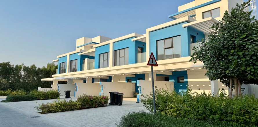 Řadový dům v Dubai, SAE 5 ložnice, 144 m² Č.: 633914