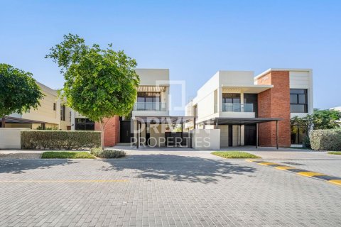 Villa en DAMAC Hills (Akoya by DAMAC), Dubai, EAU 5 dormitorios, 357 m² № 683739