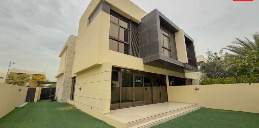 Villa asukohaga Dubai, AÜE: 3 magamistoaga, 326.8 m² Nr 696958