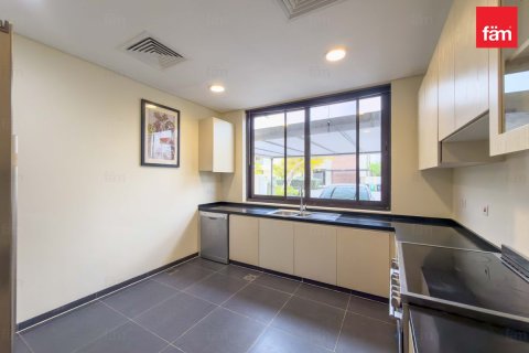 Üürile anda villa asukohaga Dubai, AÜE: 3 magamistoaga, 326.8 m² Nr 696958 - pilt 11