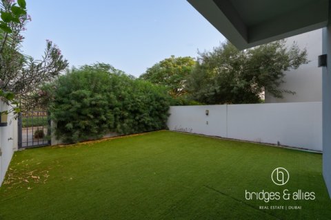 Villa para arrendamento em Dubai Hills Estate, Dubai, EAU 3 quartos, 203 m2 № 697397 - foto 2
