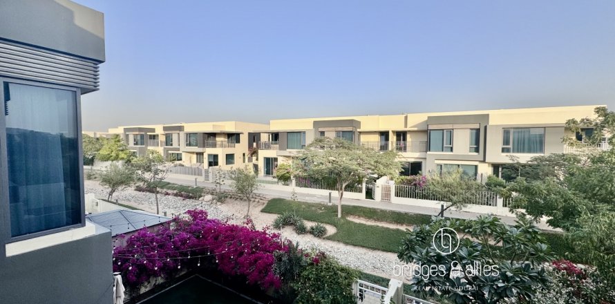 Villa em Dubai Hills Estate, Dubai, EAU 4 quartos, 202 m2 № 697396