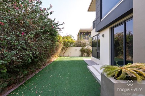 Villa para arrendamento em Dubai Hills Estate, Dubai, EAU 4 quartos, 271 m2 № 697398 - foto 11
