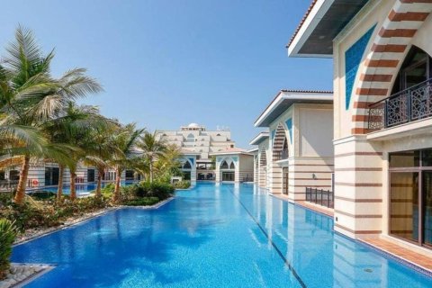 Villa in Palm Jumeirah, Dubai, UAE 5 bedrooms, 413 sq.m. № 631285 - photo 7