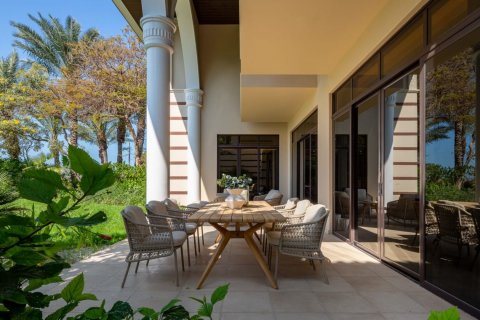 Villa in Palm Jumeirah, Dubai, UAE 5 bedrooms, 413 sq.m. № 631285 - photo 6