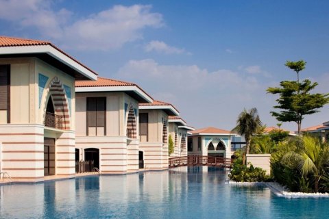 Villa in Palm Jumeirah, Dubai, UAE 5 bedrooms, 413 sq.m. № 631285 - photo 12