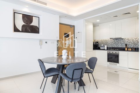Apartmen di Business Bay, Dubai, UAE 1 bilik tidur, 83 meter persegi № 741395 - foto 16
