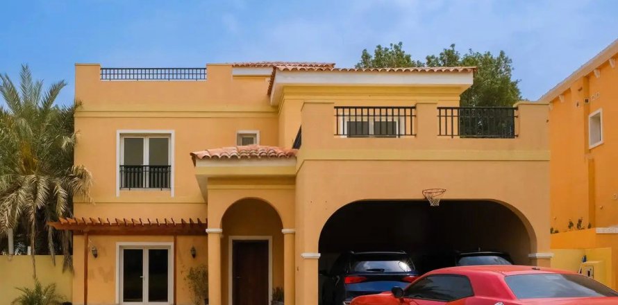 Villa in Dubai, UAE 5 bedrooms, 674 sq.m. № 648000